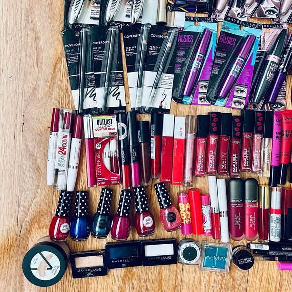 Bundle beauty makeup 100 pieces!!!! - Picture 4 of 13